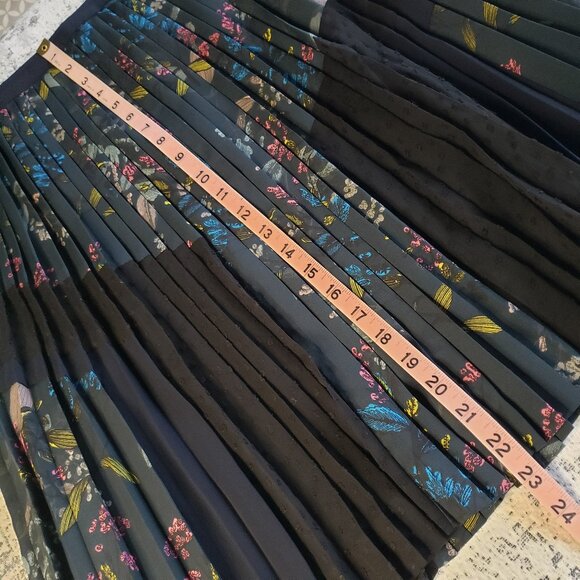 Banana Republic Blue Black knee length A-Line Pleated floral lace Skirt Size XS - Picture 13 of 16